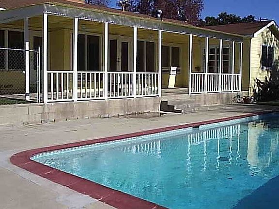 LARGE COVER PATIO