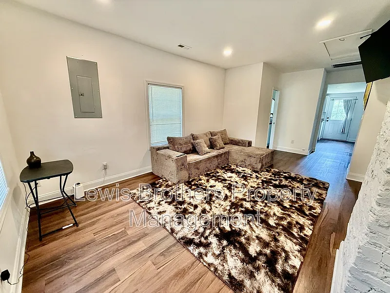 2 bed, 2.0 bath, 864 sqft, $1,800 — Photo 3
