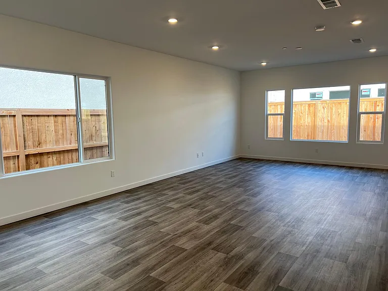9634 Maple Terrace Ln — Photo 6