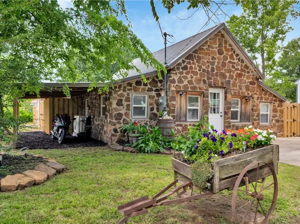 112 W Thurman St, Prairie Grove, AR 72753