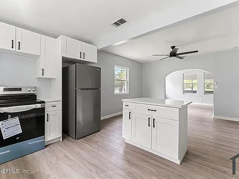 3348 Commonwealth Ave — Photo 17