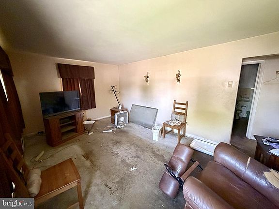 3rd image of 21 Honeycomb Rd