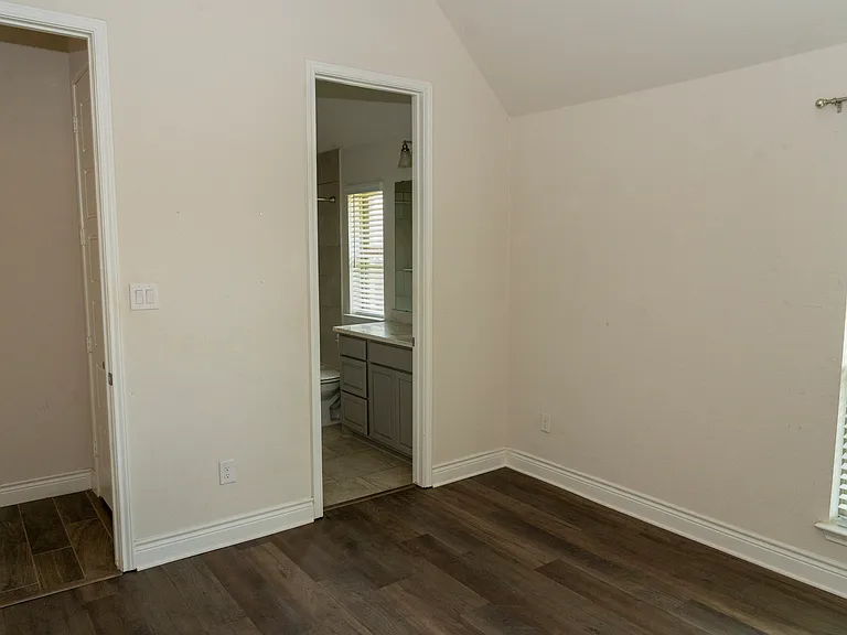 Bedroom with own bathroom