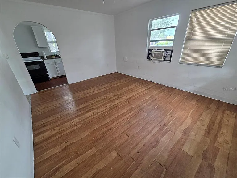 5214 7th St — Photo 2