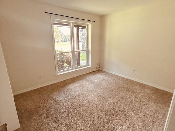 3rd image of 2207 Woodlawn St