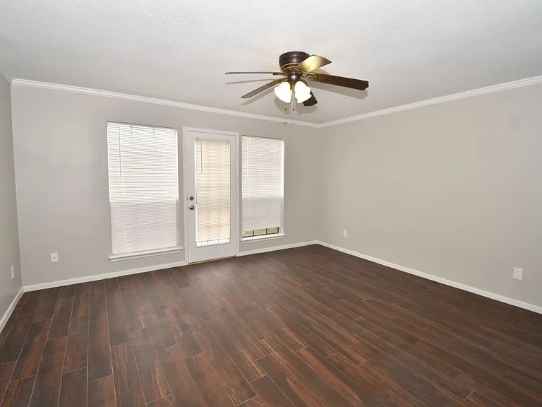 9007 Woodleigh Dr — Photo 6