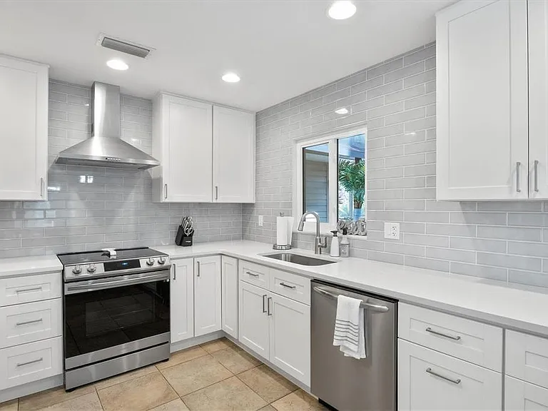 2729 Sydelle St — Photo 11