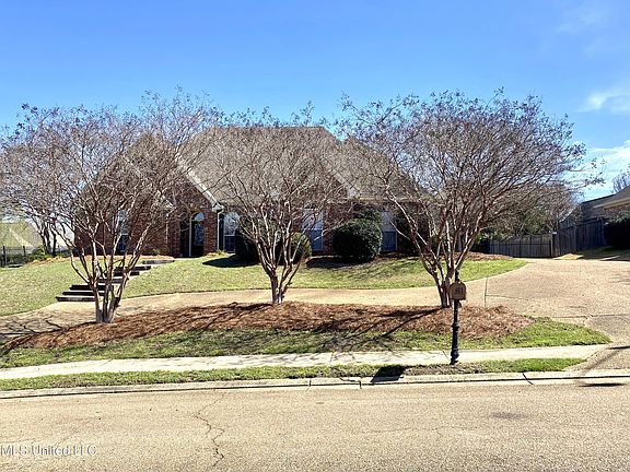 4th image of 403 Glen Oaks Dr