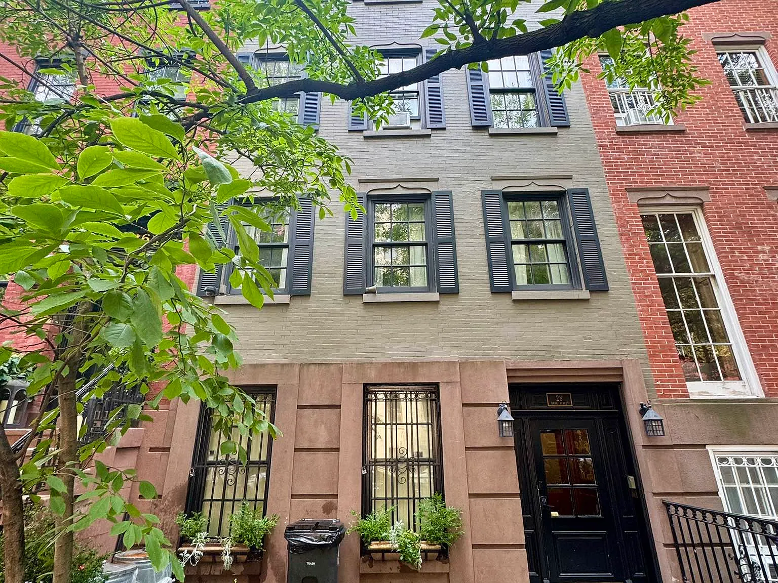 28 Bank Street — Photo 1