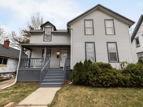 223 Oakwood Ave, Rockford, IL 61101