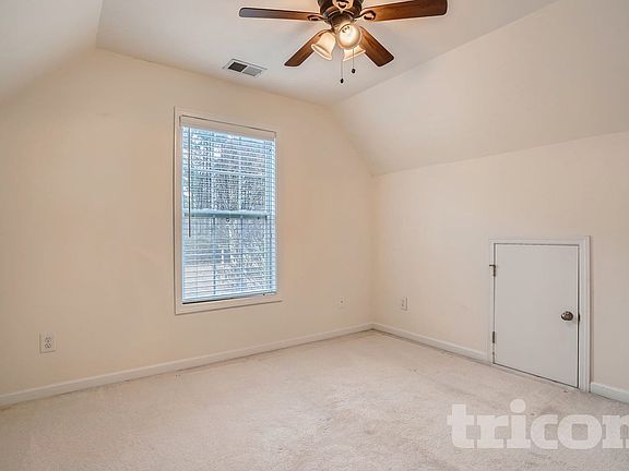 4th image of 18 Parklin Trl