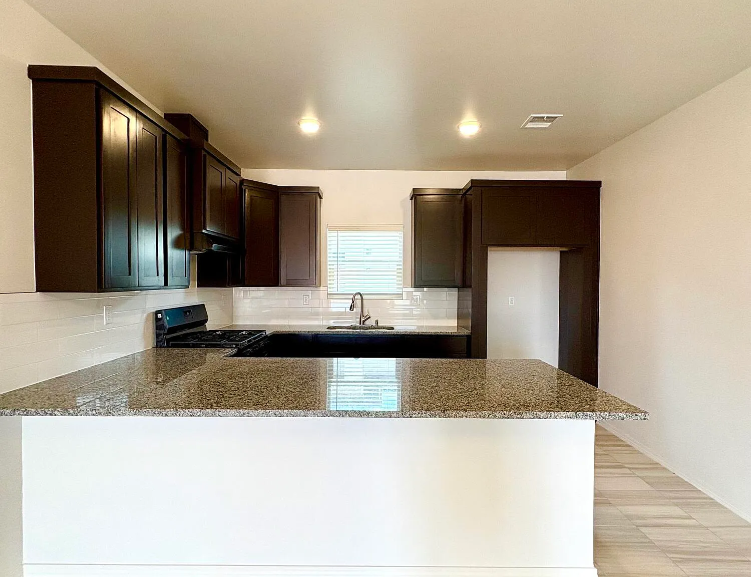 2 bed, 2.0 bath, 1000 sqft, $1,325 — Photo 3