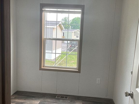 5th image of 92 3rd St