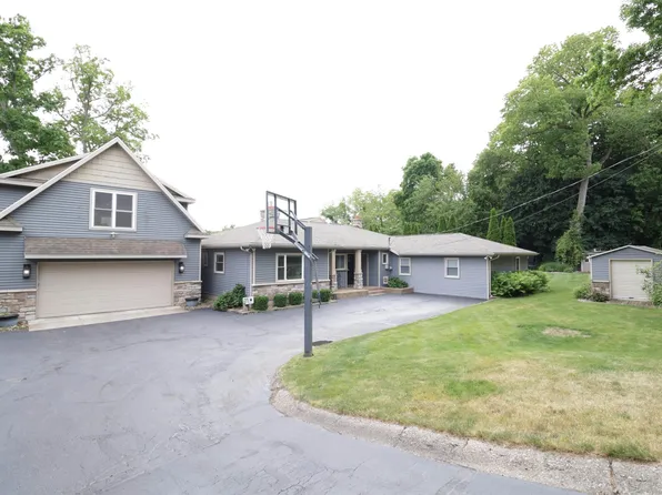 30642 N Shore Dr, Elkhart, IN 46514
