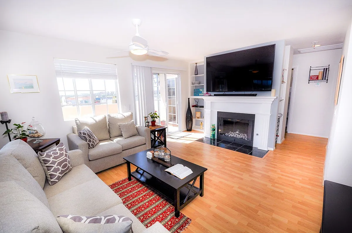 Building Photo - 207 Elkwood Ave #14