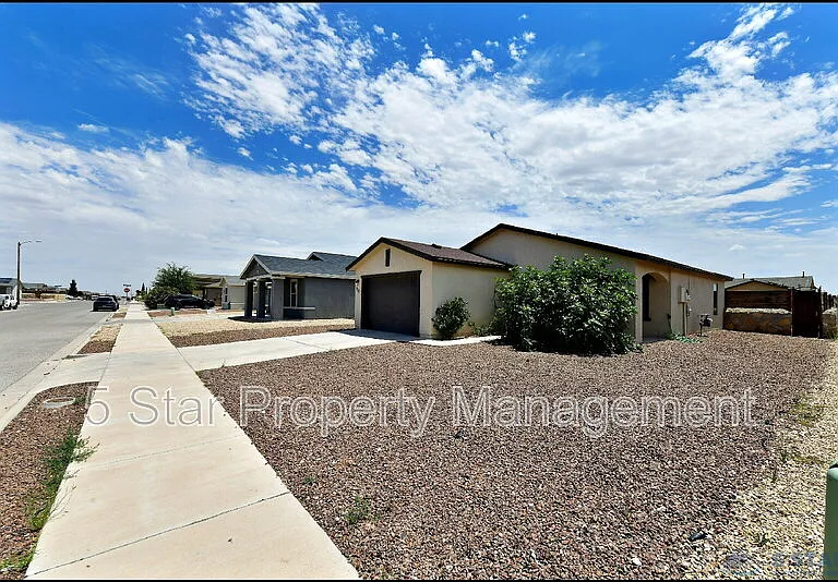 916 Villa Seca Dr — Photo 1