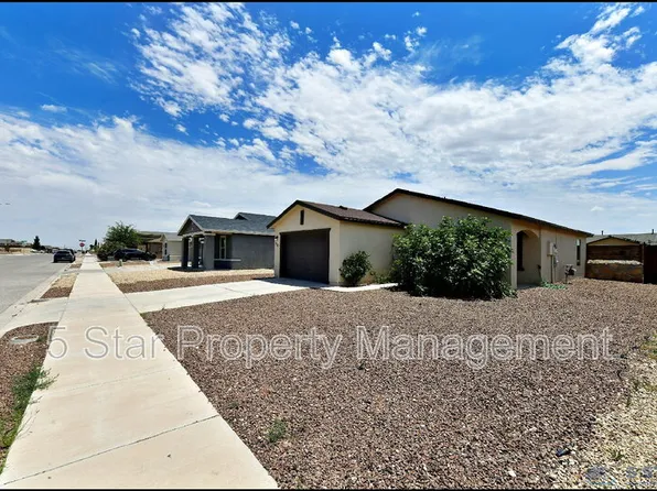 916 Villa Seca Dr, Horizon City, TX 79928