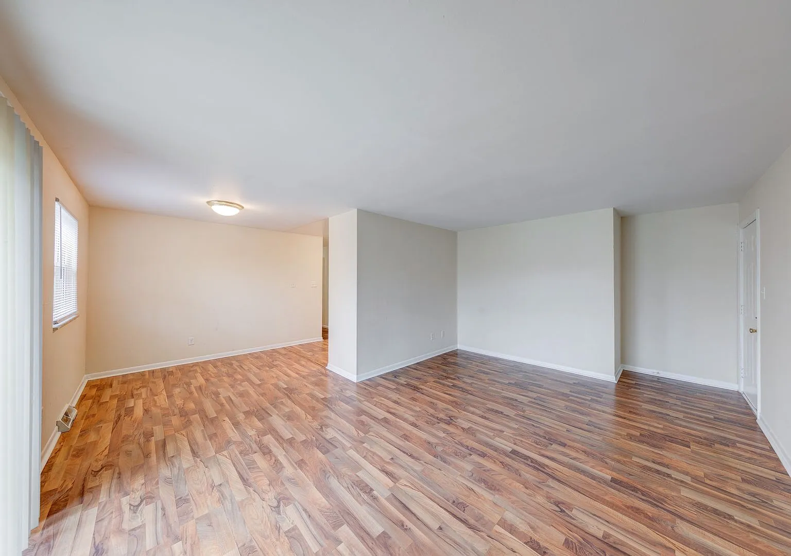 Lawrence Glen Apartments — Photo 3