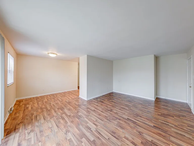 Lawrence Glen Apartments — Photo 3