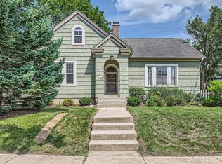 709 N Grove Ave, Elgin, IL 60120