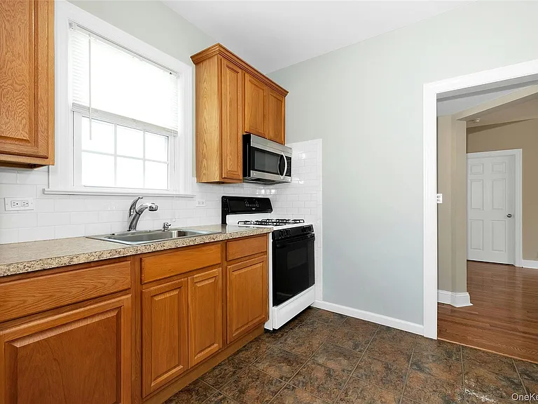 747 Pelhamdale Ave #1 — Photo 8