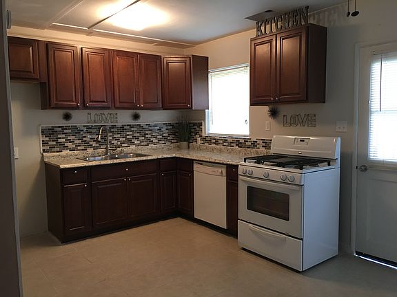 4th image of 13422 Charlemagne Ave