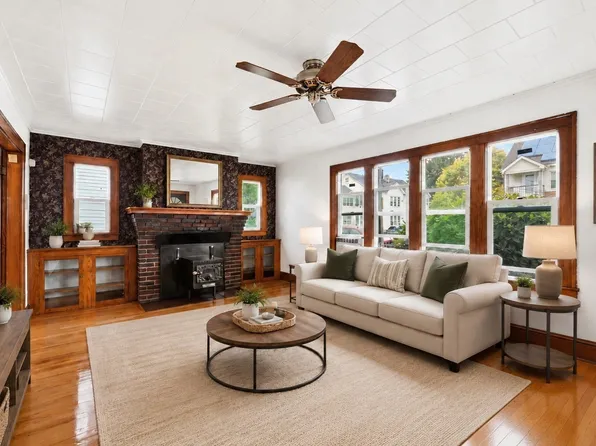 73 Santa Barbara St, Springfield, MA 01104