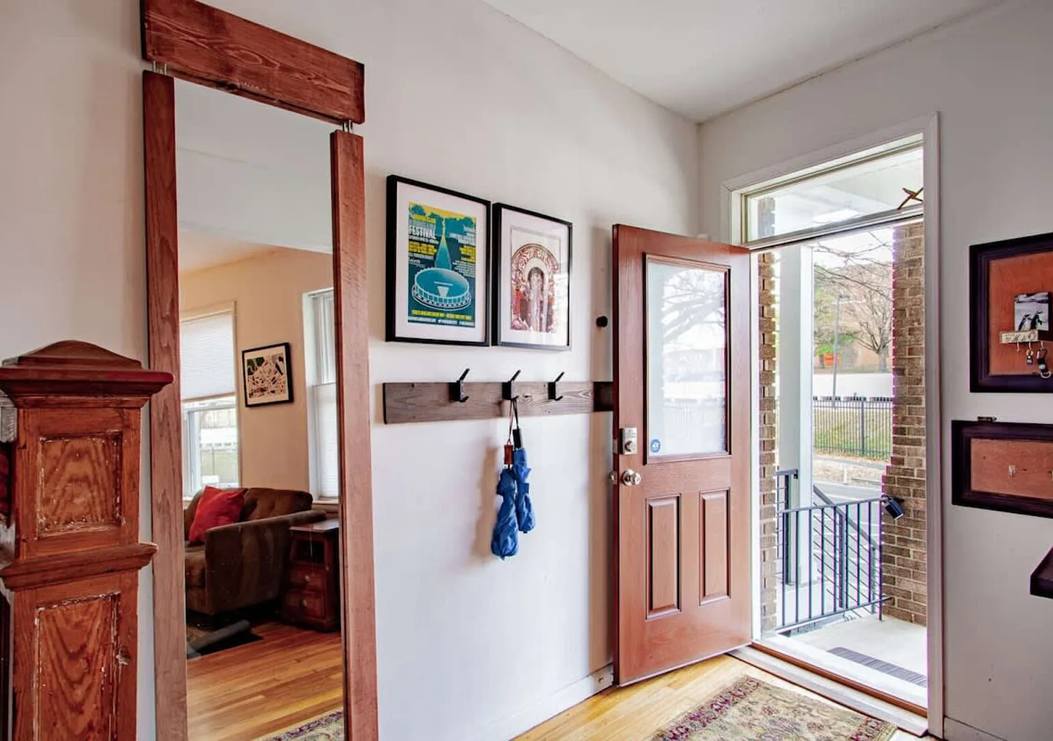 Spacious 3-Bedroom DC Townhome with Private Entrance and Parking near — Photo 4