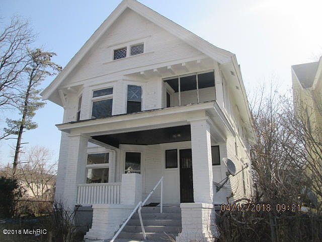 1st image of 822 Cass Ave SE
