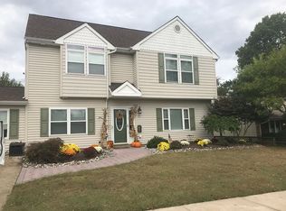 17 Windsor Rd, Edison, NJ 08817