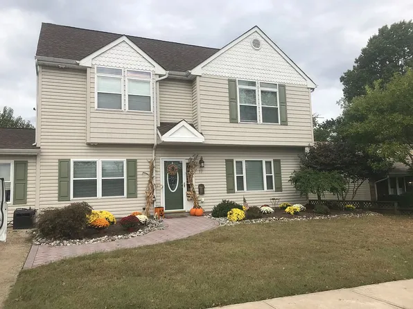 17 Windsor Rd, Edison, NJ 08817