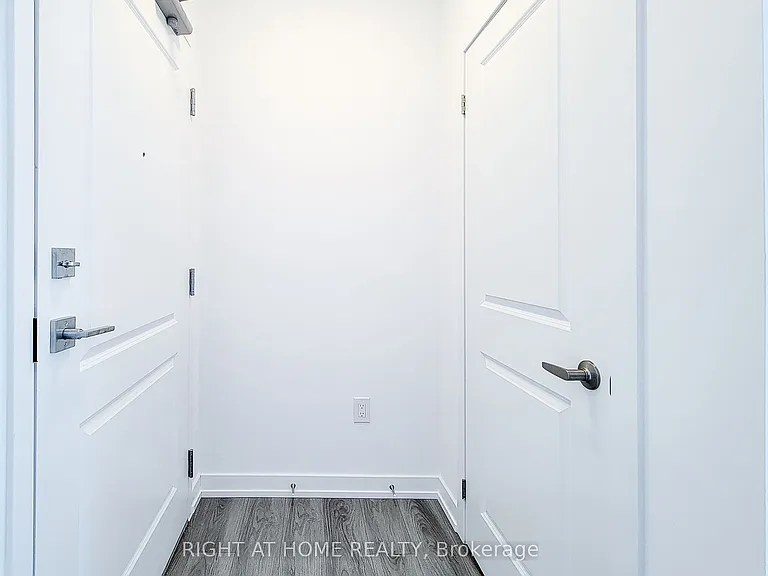 470 Dundas St E #112 — Photo 2
