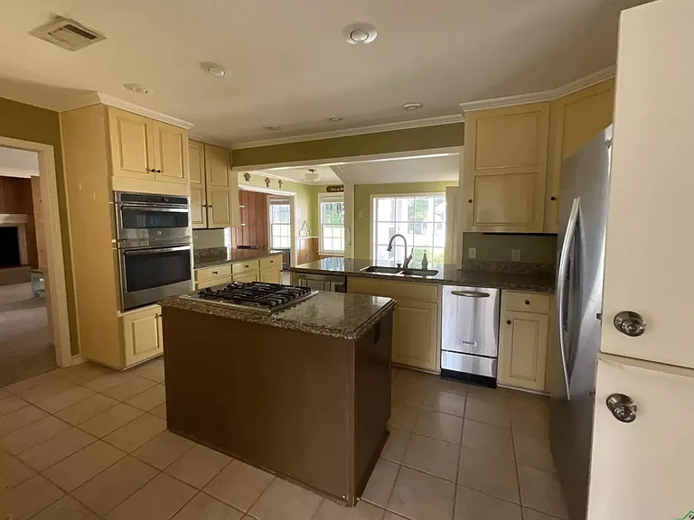 600 Shadywood Dr #1 — Photo 5