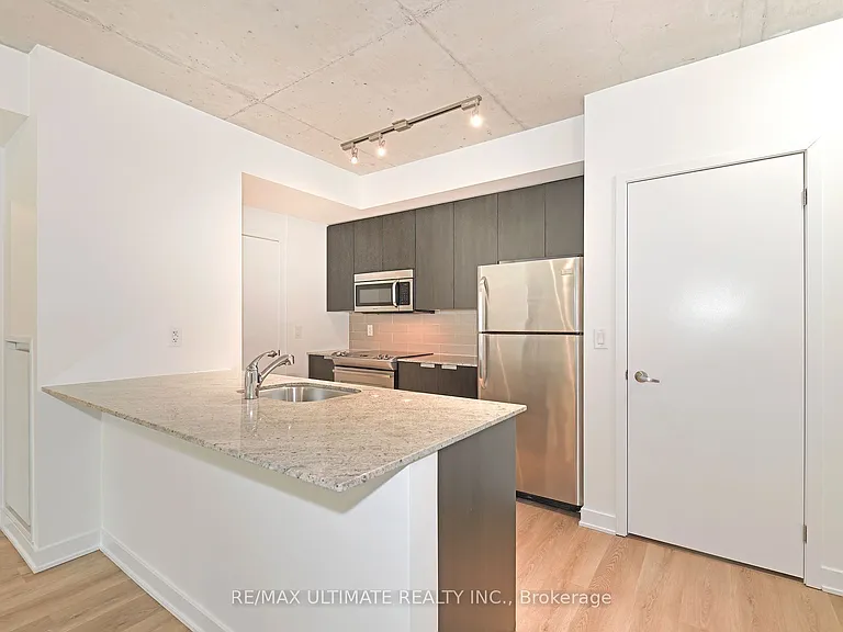 400 Wellington St W #306 — Photo 9