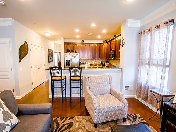 4th image of 1 Wexford Ln