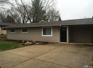 541 Mary Ellen Rd, Rochester Hills, MI 48307