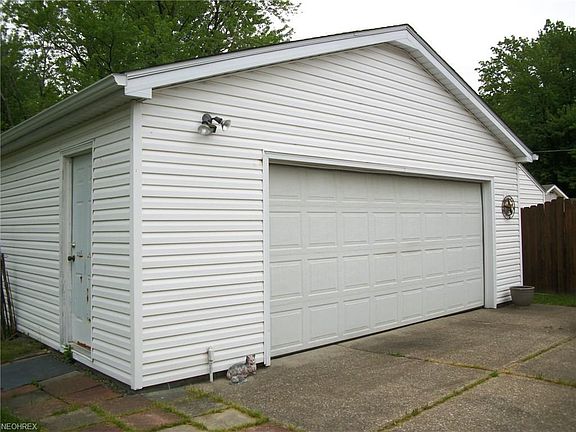 5th image of 2515 E 37th St