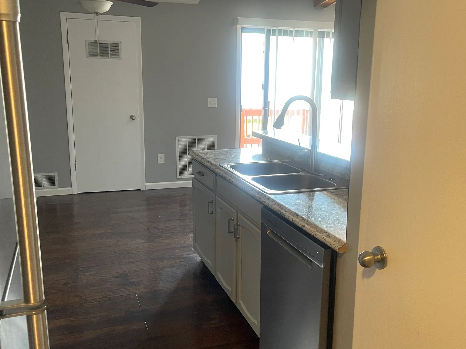 2 bed, 1600 sqft, $1,400 — Photo 4