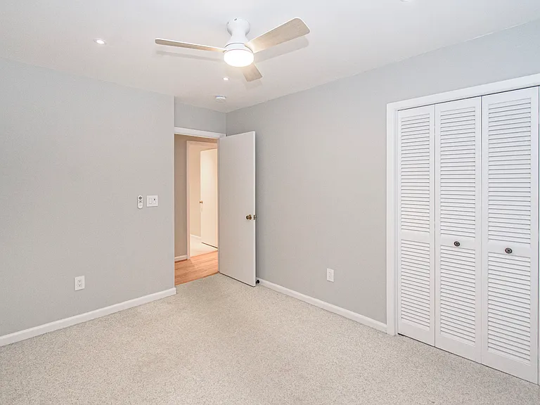 118 Camelot Ct — Photo 16