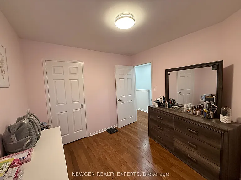 22 Rochefort Dr — Photo 24