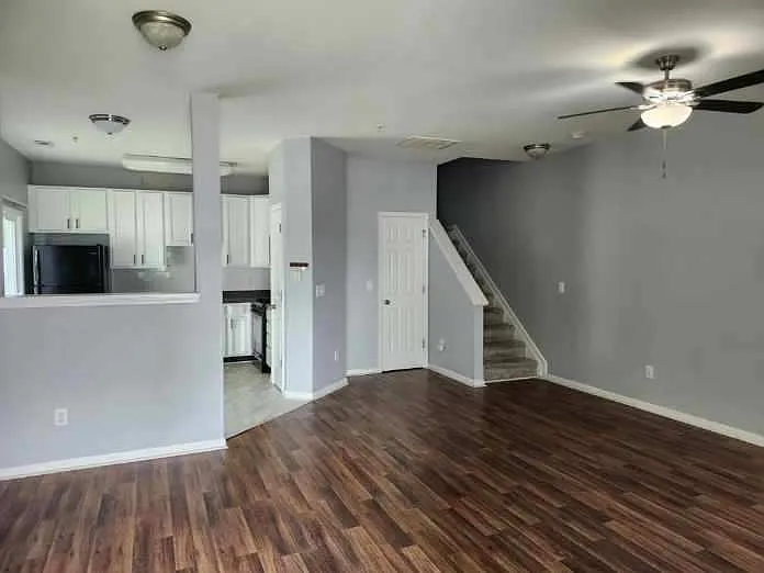 3 bed, 2.5 bath, 1730 sqft, $1,900 — Photo 3
