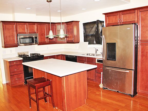 4th image of 1715 Zeller St