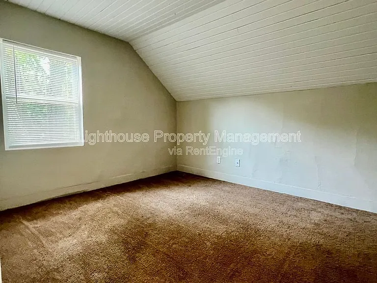 708 Elizabeth St — Photo 11