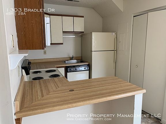 5th image of 1303 Bradley Dr