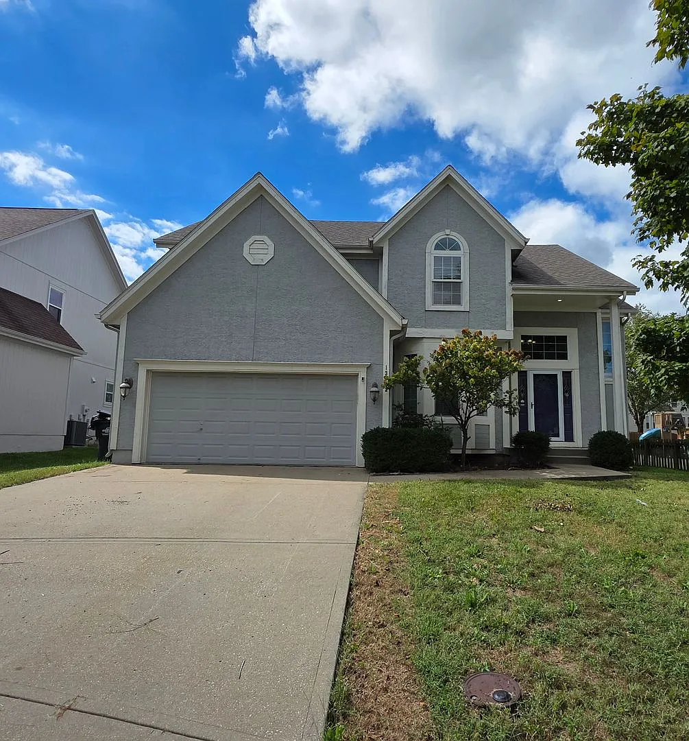 4-Bedroom, 2.5 Bath Single Family for Rent in Overland Park, KS | Attached Garage | Gated backyard — Photo 1