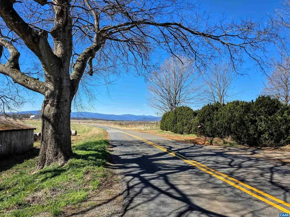 16 Fredericksburg Rd, Ruckersville, VA 22968