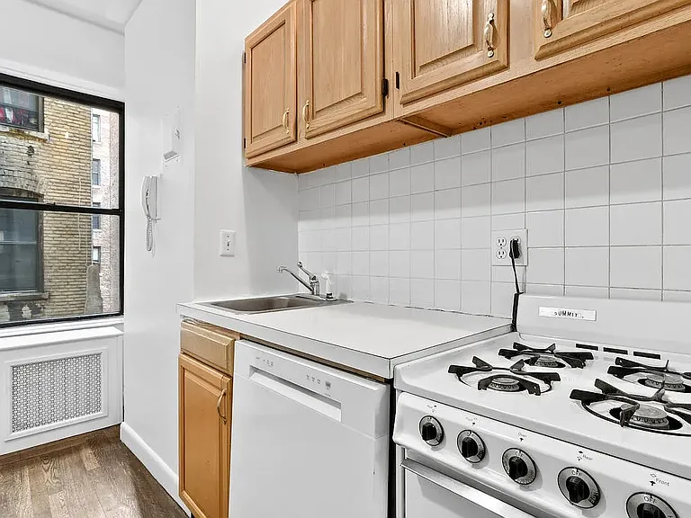 19 W 69th St #603 — Photo 5
