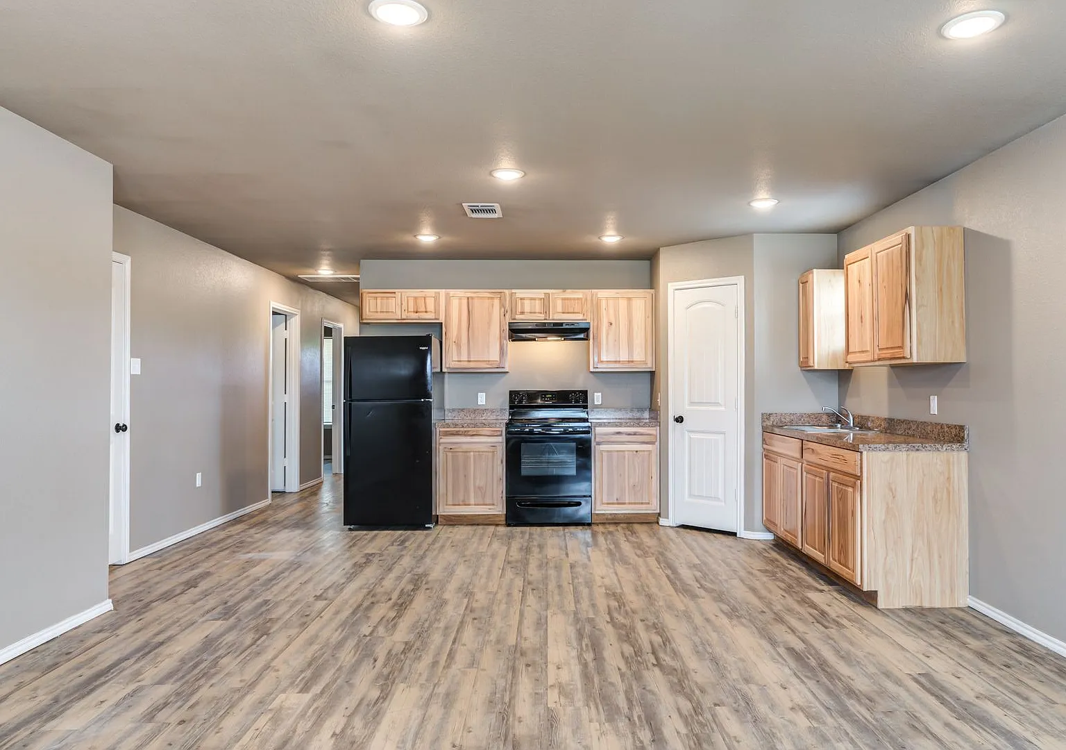 Cozy 3 bedroom Home — Photo 4