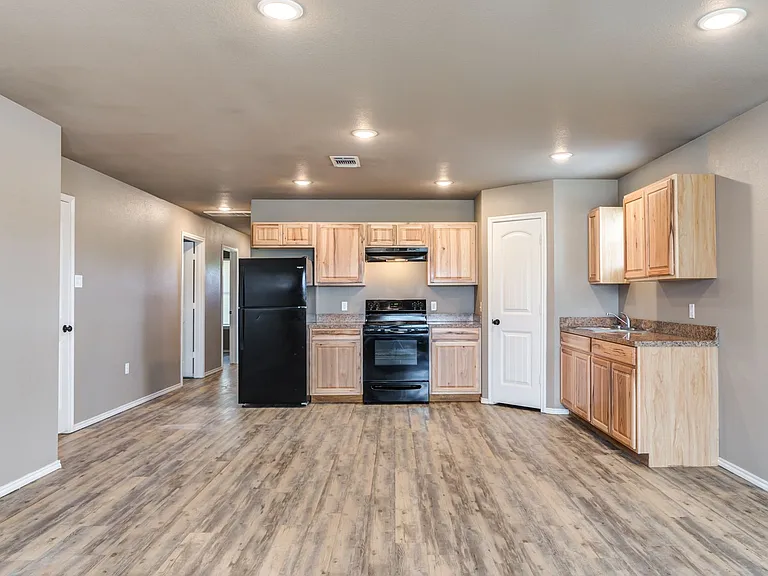 2223 E Main St — Photo 4
