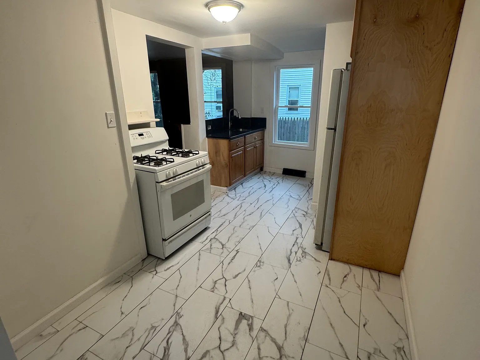 3 bed, 1347 sqft, $2,200 — Photo 3